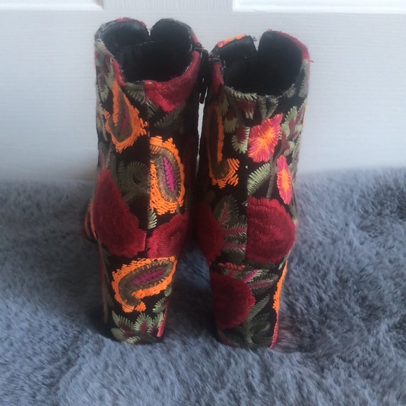 MIA Embroidered booties - Picture 5 of 6